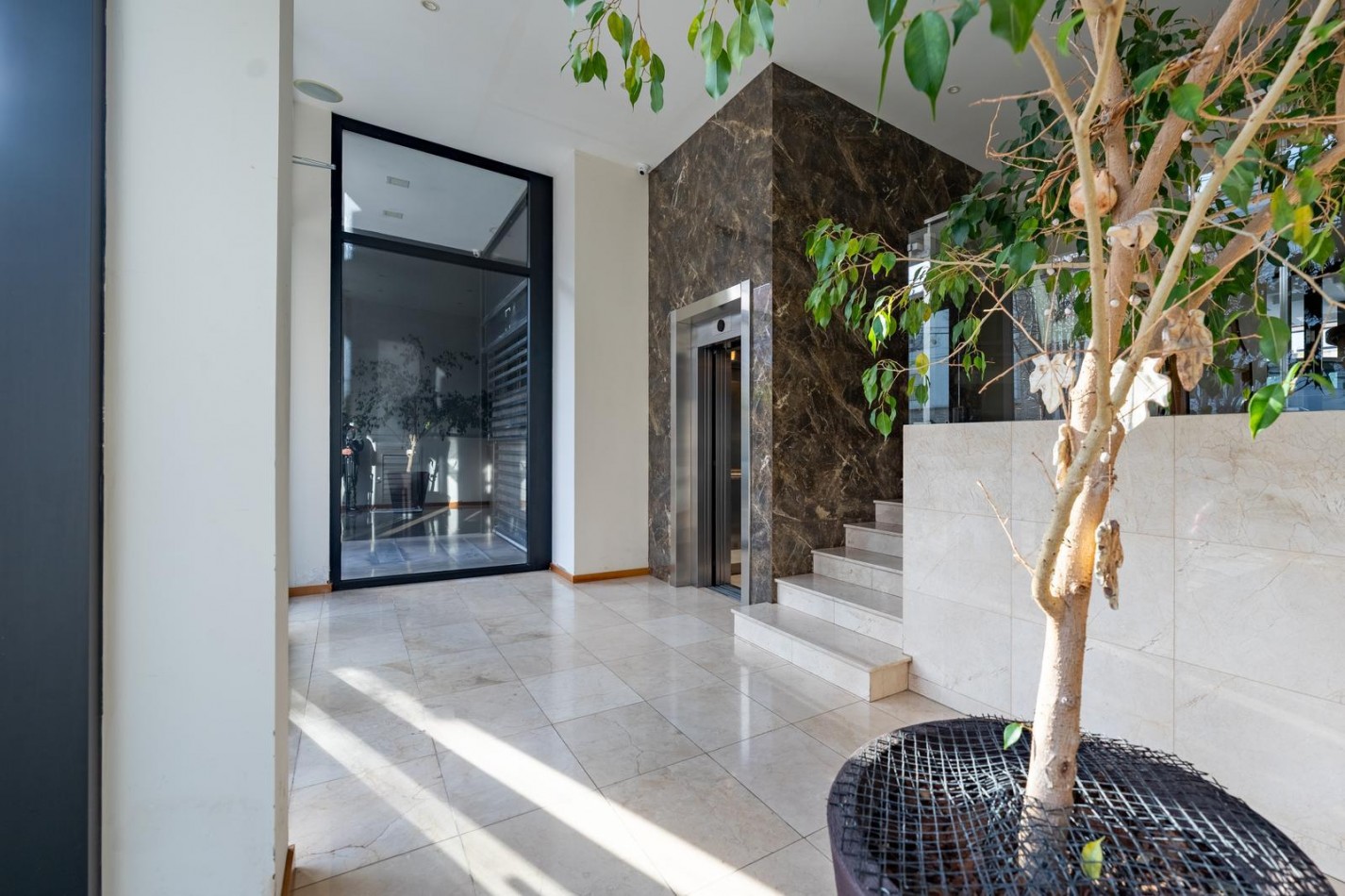 ALQUILER 24 MESES | 2 AMBIENTES CON COCHERA EN PLAYA GRANDE