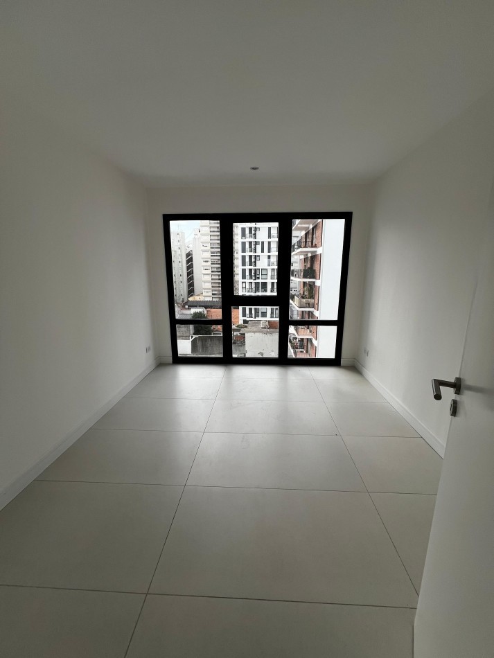 EXCLUSIVO PISO DE TRES AMBIENTES CON COCHERA