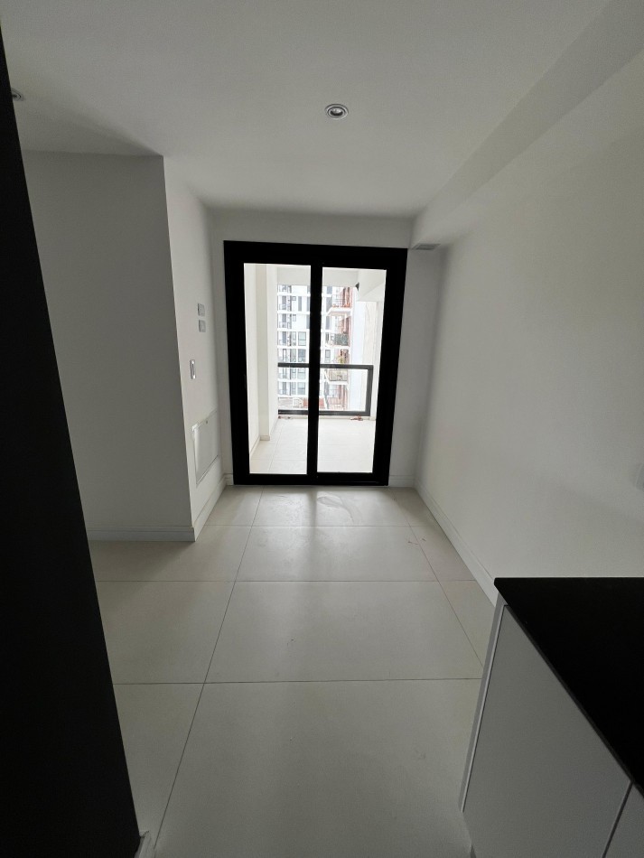 EXCLUSIVO PISO DE TRES AMBIENTES CON COCHERA