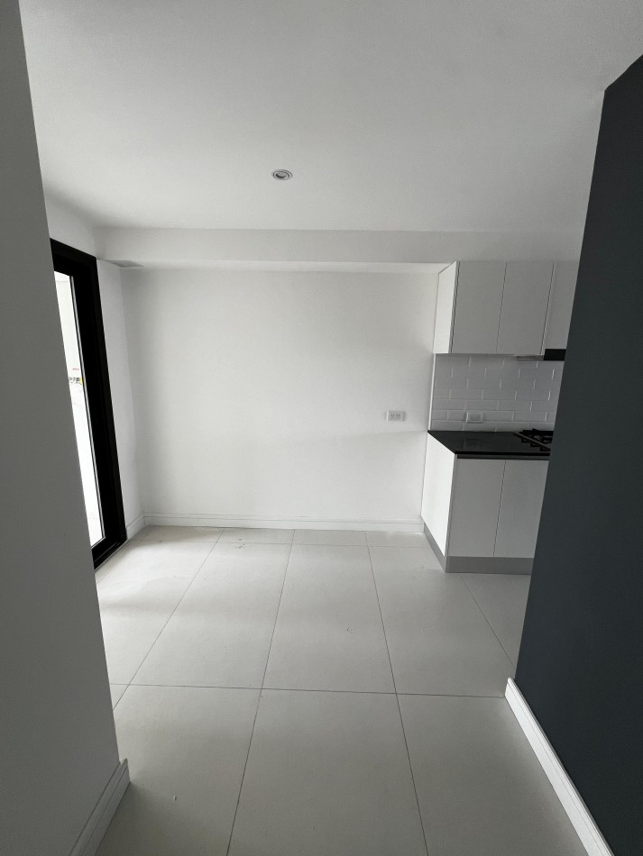 EXCLUSIVO PISO DE TRES AMBIENTES CON COCHERA