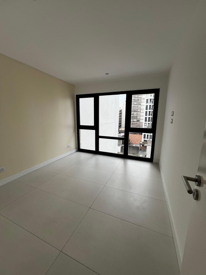 EXCLUSIVO PISO DE TRES AMBIENTES CON COCHERA