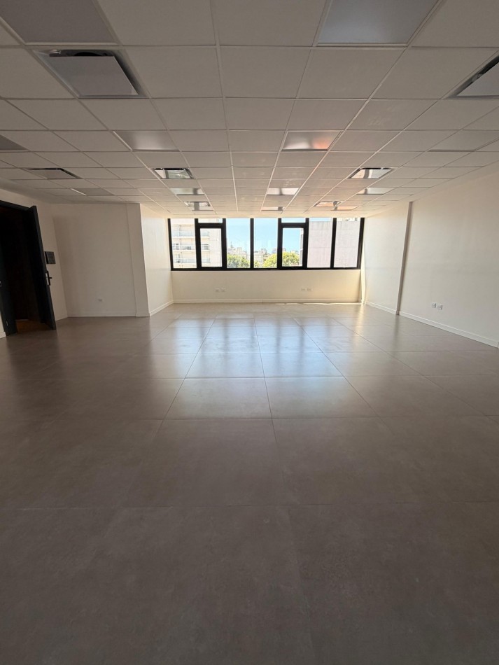 ALQUILER OFICINAS DE CATEGORIA 110 MTS A METROS DE PASEO ALDREY - GUEMES