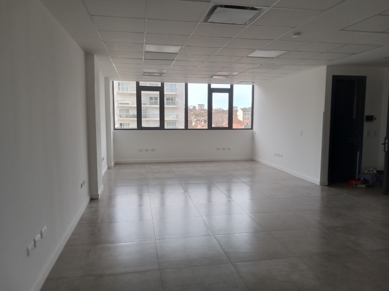 ALQUILER OFICINAS DE CATEGORIA 110 MTS A METROS DE PASEO ALDREY - GUEMES