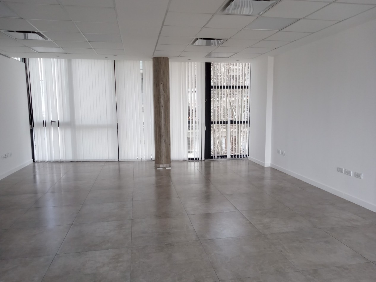ALQUILER OFICINAS DE CATEGORIA 110 MTS A METROS DE PASEO ALDREY - GUEMES