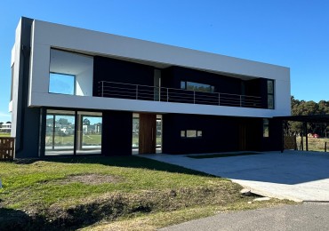 Casa con vista al lago Rumenco joven 