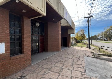Propiedad Vende O Alquila Inmejorable Ubicacion Comercial Gran Predio Con Galpones Y Oficinas
